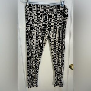LuLaRoe Tall Curvy Women's Leggings Geometric Design Black & White